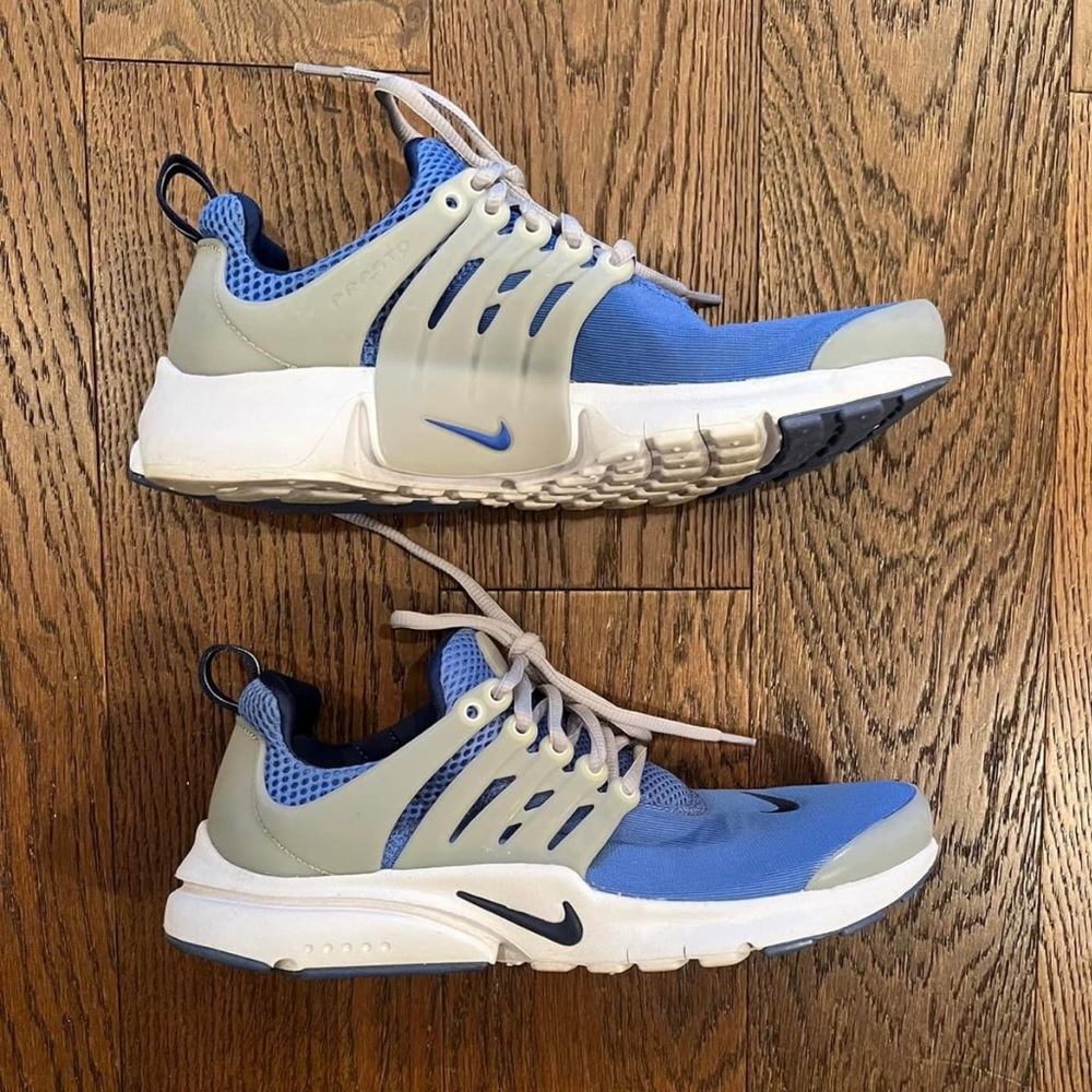 Nike Athletic Shoe Size 7Y